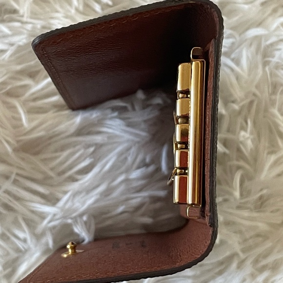 Authentic Louis Vuitton 4 key holder Monogram - Picture 9 of 11